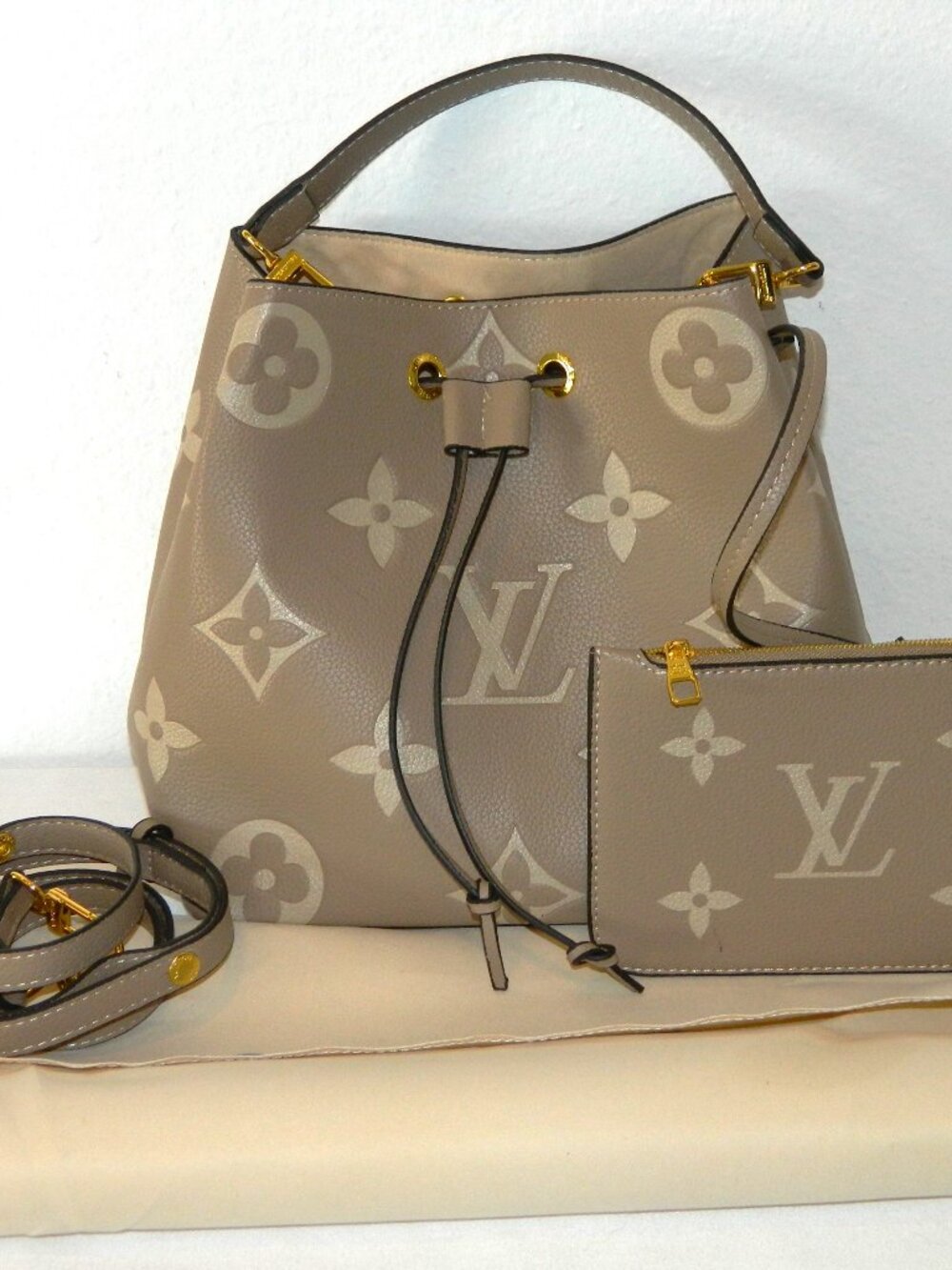 Louis Vuitton Empreinte Monogram Neonoe MM Tourterelle Creme